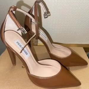 Steve Madden Tan Pointed Toe Heels
